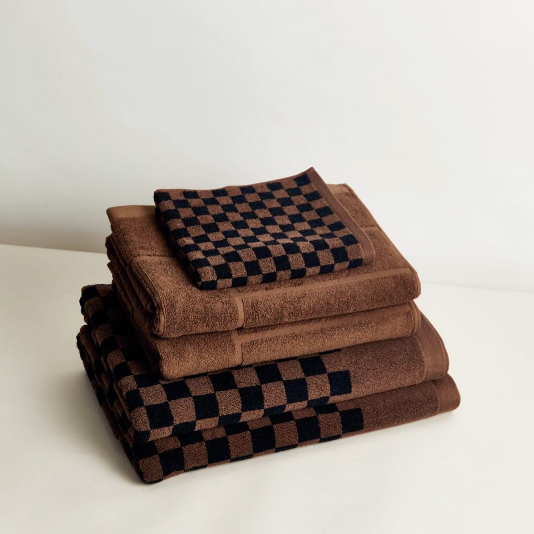 BAINA  ROMAN POOL TOWEL IN TABAC & NOIR – RELIQUARY